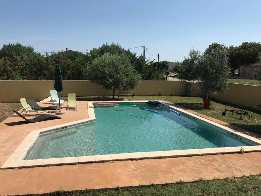 Loue Studio Dans Une Villa Avec Piscine Terrasse Saint-Theodorit Extérieur photo