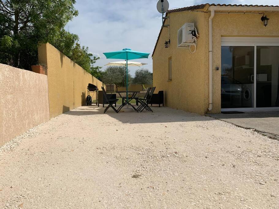 Loue Studio Dans Une Villa Avec Piscine Terrasse Saint-Theodorit Extérieur photo